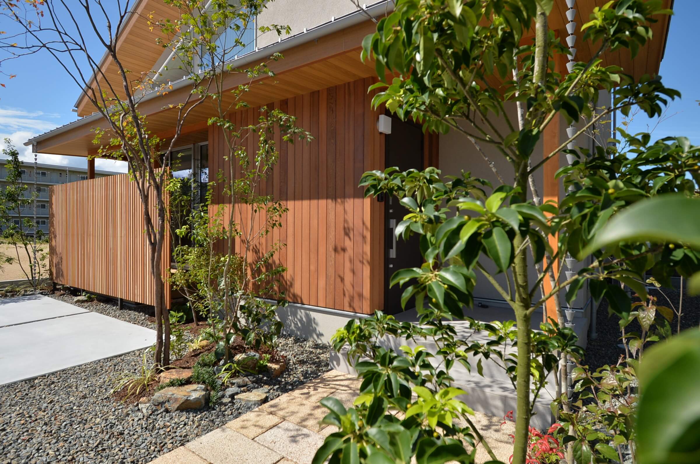 天然木の目隠し お庭の実例 福山市の外構 エクステリア 庭のデザインと施工なら ロケーションのある暮らしを そらやlandscape
