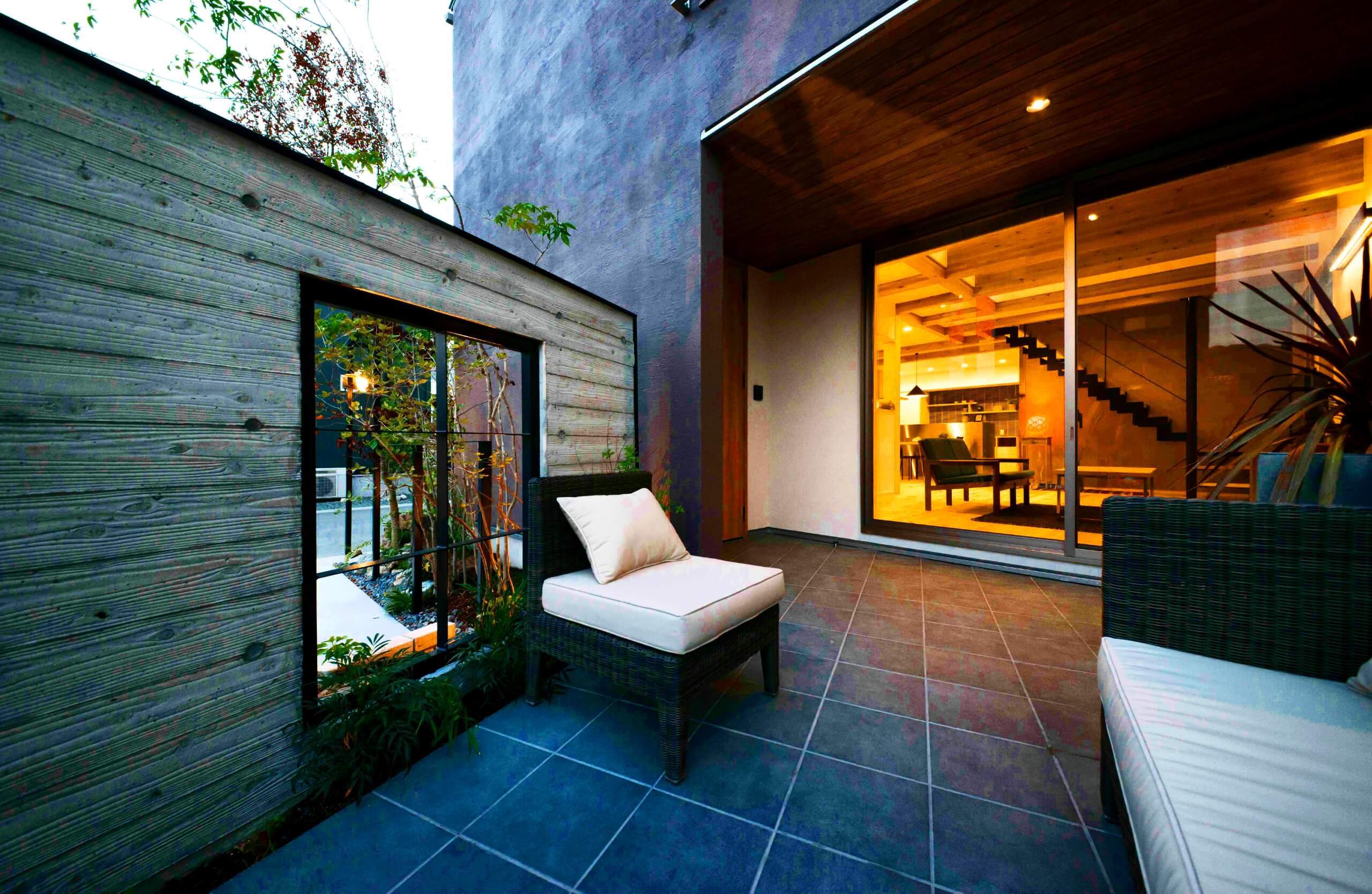 玄関ポーチ で暮らす お庭の実例 福山市の外構 エクステリア 庭のデザインと施工なら ロケーションのある暮らしを そらやlandscape